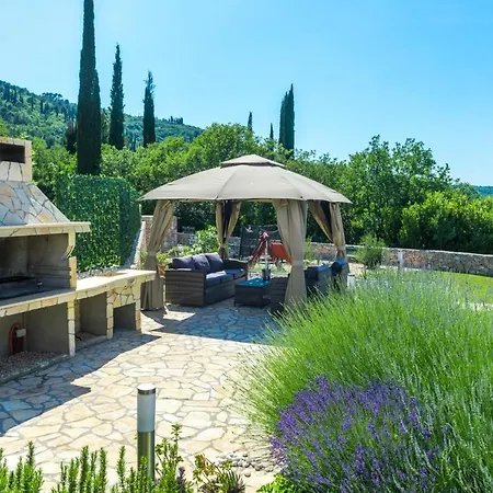 Mihatovici Sleeps 6 Pool Air Con Wifi *