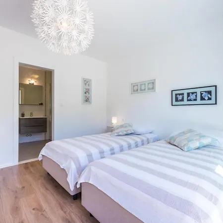 Villa Mihatovici Sleeps 6 Pool Air Con Wifi Gruda