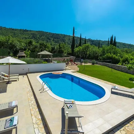 Mihatovici Sleeps 6 Pool Air Con Wifi Villa Gruda
