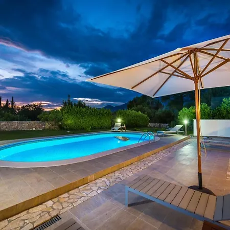 Mihatovici Sleeps 6 Pool Air Con Wifi Villa Gruda