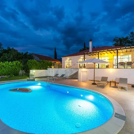 Villa Mihatovici Sleeps 6 Pool Air Con Wifi Gruda