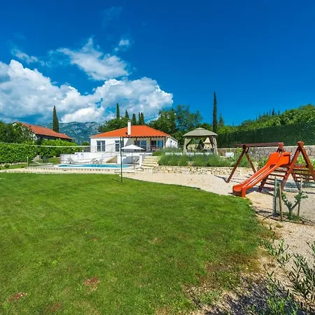 Villa Mihatovici Sleeps 6 Pool Air Con Wifi *