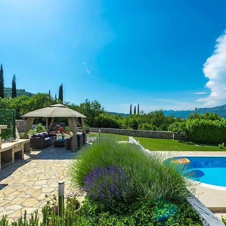 Mihatovici Sleeps 6 Pool Air Con Wifi * Gruda