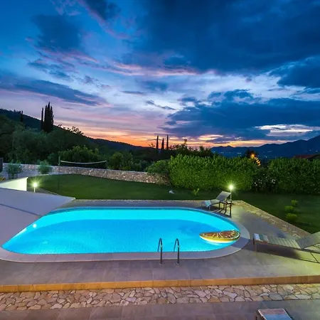 Villa Mihatovici Sleeps 6 Pool Air Con Wifi *