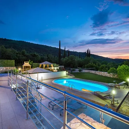 Villa Mihatovici Sleeps 6 Pool Air Con Wifi *