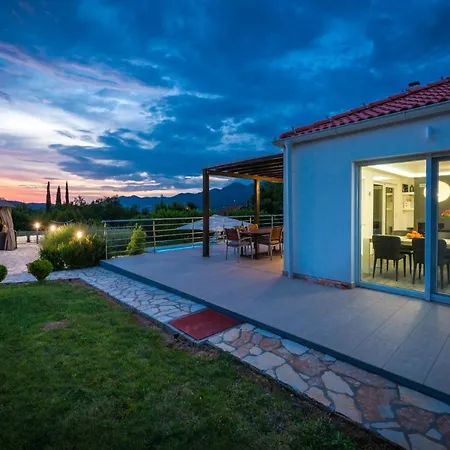 Villa Mihatovici Sleeps 6 Pool Air Con Wifi Gruda