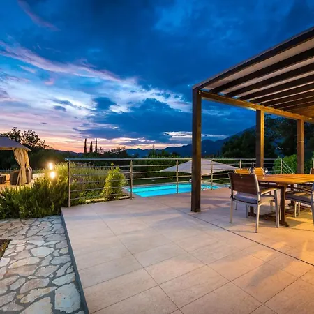 Villa Mihatovici Sleeps 6 Pool Air Con Wifi *
