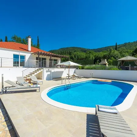 Mihatovici Sleeps 6 Pool Air Con Wifi Gruda