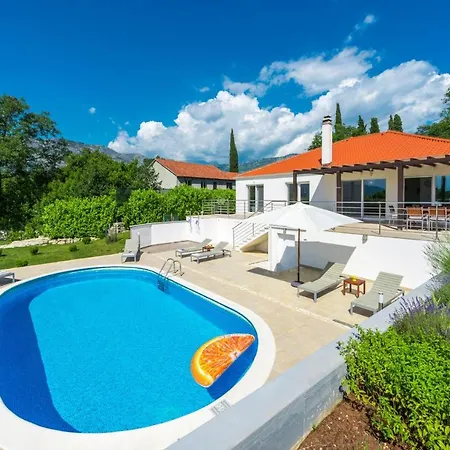 Villa Mihatovici Sleeps 6 Pool Air Con Wifi Gruda