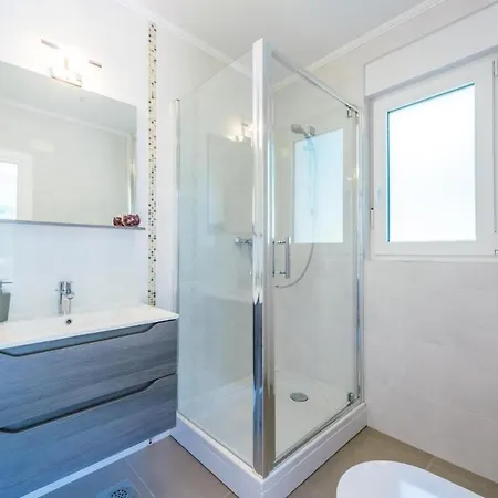 Villa Mihatovici Sleeps 6 Pool Air Con Wifi *